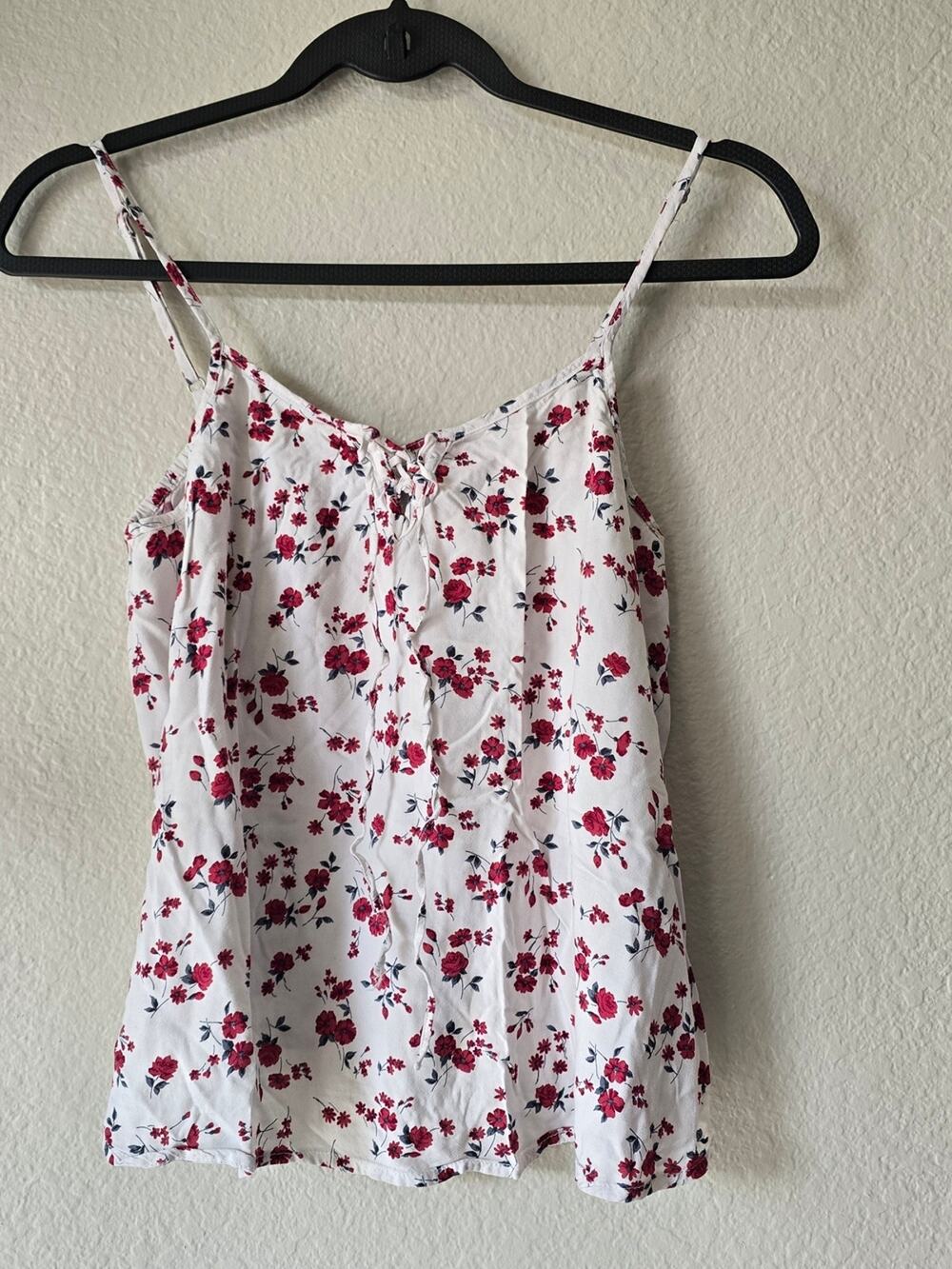 Hollister Floral Off-White & Pink Top size Small